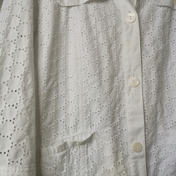 White Alia peplum style box top - Picture 5 of 9